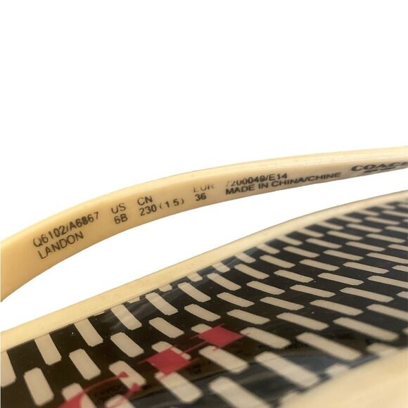 COACH NewYork Landon Beige Thong Jelly Flip Flops Sandals w/GoldTone Bow Size 6B - Picture 3 of 4